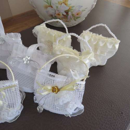 We have ten white and three cream decorated bags suitable for wedding cake or confetti. About 9x7cm.
