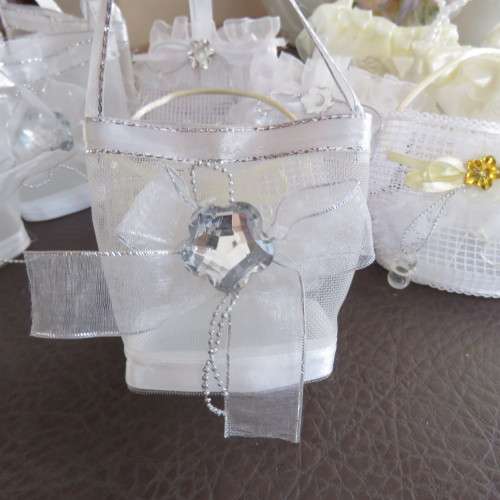 We have ten white and three cream decorated bags suitable for wedding cake or confetti. About 9x7cm.