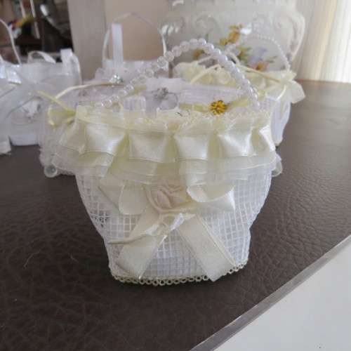 We have ten white and three cream decorated bags suitable for wedding cake or confetti. About 9x7cm.