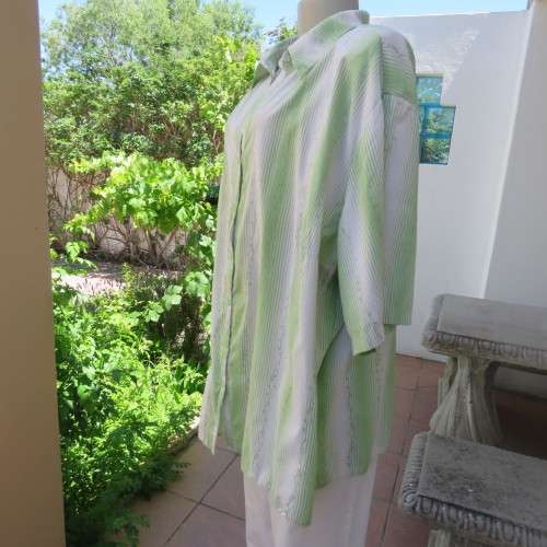Casual short sleeve apple green and white shirt. Size 50/26. By `Rene Taylor`. New condition.