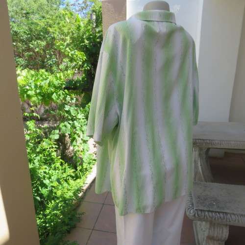 Casual short sleeve apple green and white shirt. Size 50/26. By `Rene Taylor`. New condition.