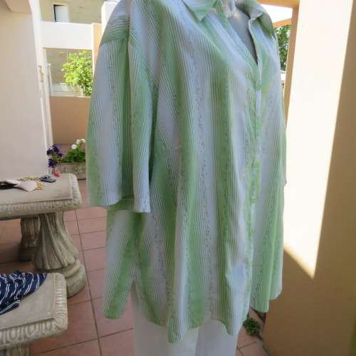 Casual short sleeve apple green and white shirt. Size 50/26. By `Rene Taylor`. New condition.