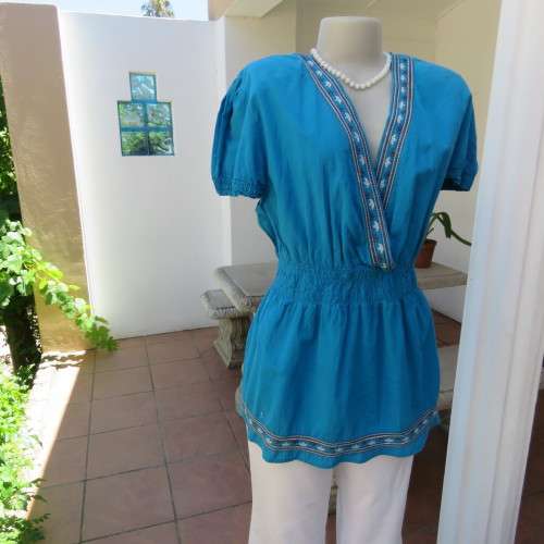 Azure blue creased 100% cotton capped sleeve top. Size 48/24 by `Insync`. Used but in good condition