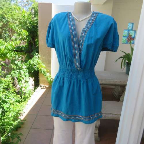 Azure blue creased 100% cotton capped sleeve top. Size 48/24 by `Insync`. Used but in good condition