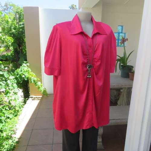 Soft and silky smart magenta pink short sleeve top. By `Donna-Claire. Size 52/28. New condition.