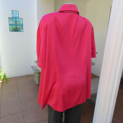 Soft and silky smart magenta pink short sleeve top. By `Donna-Claire. Size 52/28. New condition.