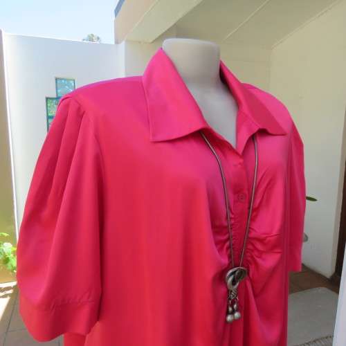 Soft and silky smart magenta pink short sleeve top. By `Donna-Claire. Size 52/28. New condition.