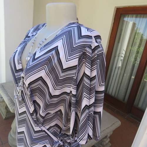 Stunning cross-over long white, black and grey top. By `Donna-Claire`. Size 44/20. New condition.