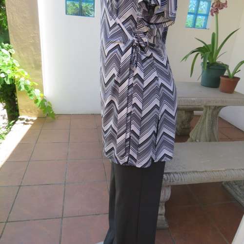 Stunning cross-over long white, black and grey top. By `Donna-Claire`. Size 44/20. New condition.