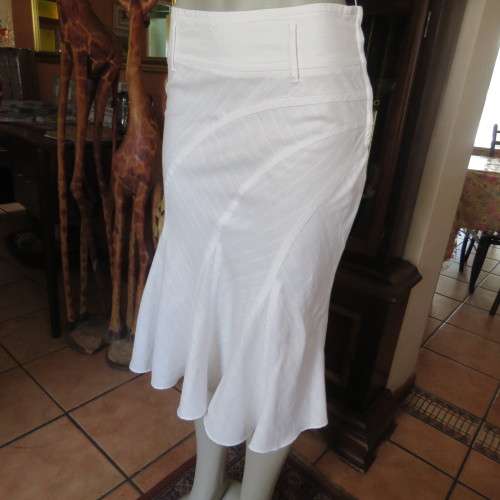 Charming white gored skirt with unique rounded panels. By `Identity` in size 34/10. As new.