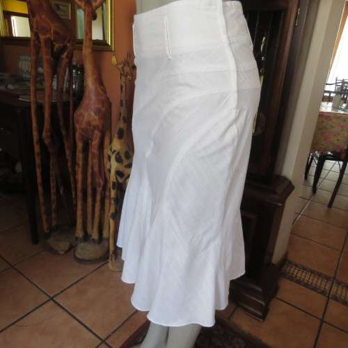 Charming white gored skirt with unique rounded panels. By `Identity` in size 34/10. As new.