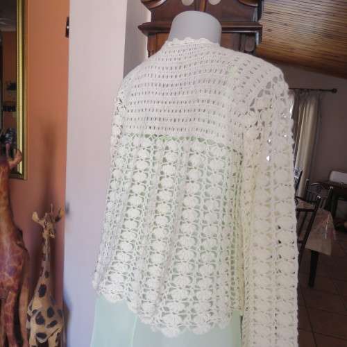 Feminine rich cream crochet bed jacket with long sleeves. Size 36/12 best fit. New condition.