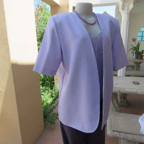 As new open hanging boutique made polyester jacket in soft lilac colour.Short sleeves. Size 42/18.