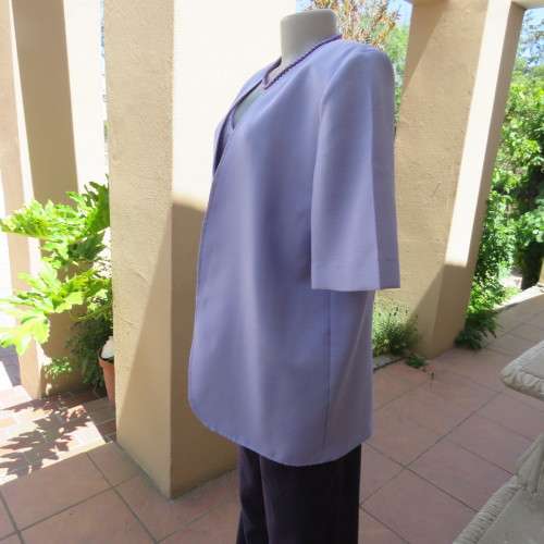 As new open hanging boutique made polyester jacket in soft lilac colour.Short sleeves. Size 42/18.