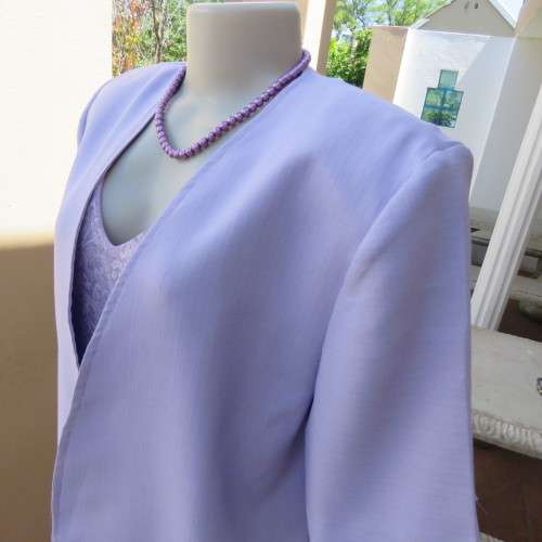 As new open hanging boutique made polyester jacket in soft lilac colour.Short sleeves. Size 42/18.