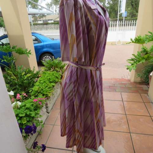 Beautiful vintage dress in white with lilac,mustard and beige lines. By JANE LANFORD size 50. As new