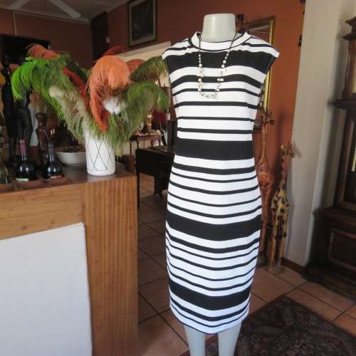 Maxi sleeveless dress in black and white horizintal stripes.Size 42/18 By URBAN COLLEGE