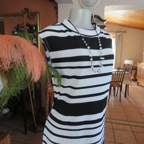Maxi sleeveless dress in black and white horizintal stripes.Size 42/18 By URBAN COLLEGE