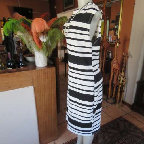 Maxi sleeveless dress in black and white horizintal stripes.Size 42/18 By URBAN COLLEGE