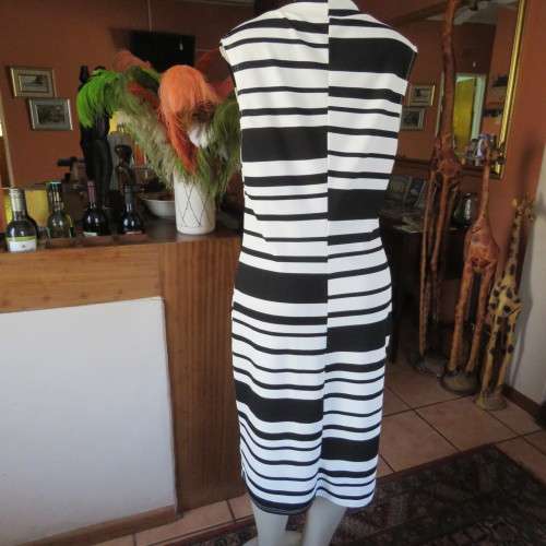 Maxi sleeveless dress in black and white horizintal stripes.Size 42/18 By URBAN COLLEGE