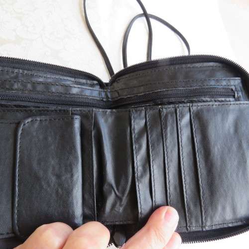 Handy little black slingbag with snakeskin look . Size 14 x 14cm. Lots of packing space.As new
