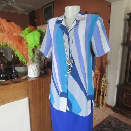 Pretty graphic patterned short sleeve top in blue,greys and lavender polyester. Size 36/12. As new