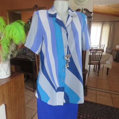 Pretty graphic patterned short sleeve top in blue,greys and lavender polyester. Size 36/12. As new