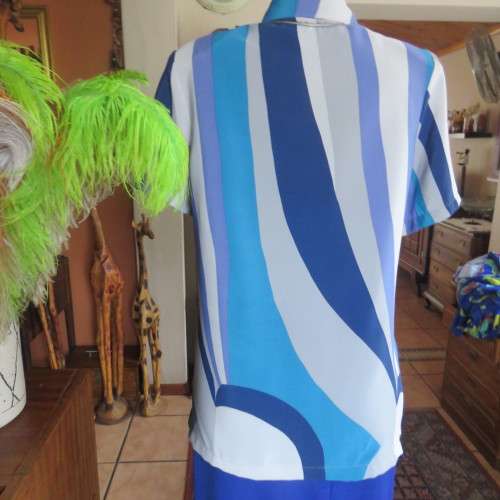Pretty graphic patterned short sleeve top in blue,greys and lavender polyester. Size 36/12. As new