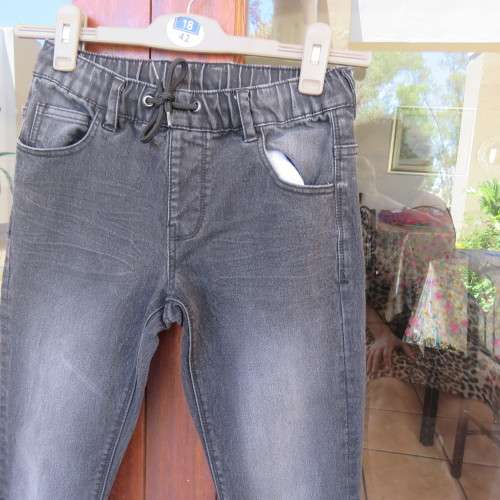 Black stretch polycotton jeans by (andUS) for 12 year old boy. Pockets front + back. As new.