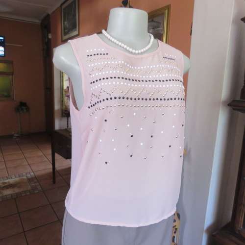 Chic little soft peach slip over cropped top by `ATMOSPHERE` in size 34/10. New condition.