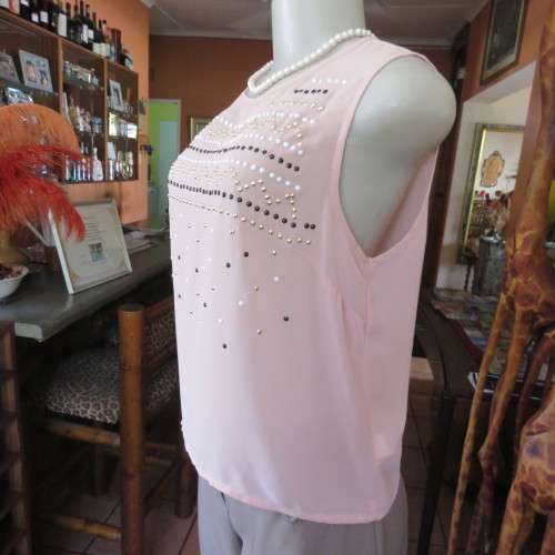 Chic little soft peach slip over cropped top by `ATMOSPHERE` in size 34/10. New condition.