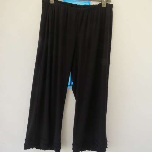 Smart ankle length black stretch polyester pants.Suitable for evening wear size 48/26. New condition