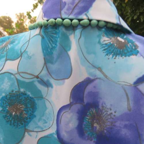 Get noticed in this beautiful floral short sleeve top in blue and turquoise size 42/18.New condition