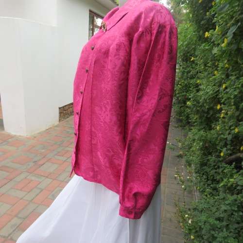 Beautiful silky floral + paisley pattern magenta pink long sleeve top from the late 80`s size 40/16.