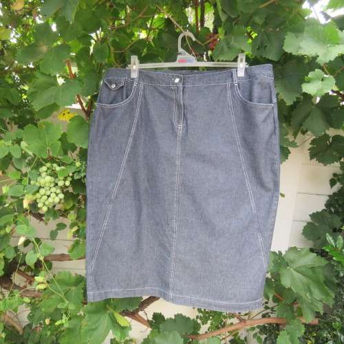 Denim skirt in bluegrey colour and white stitching by DONATELLA in size 44/20.