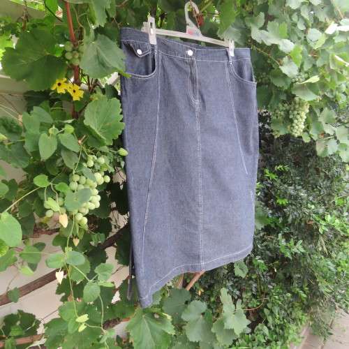 Denim skirt in bluegrey colour and white stitching by DONATELLA in size 44/20.