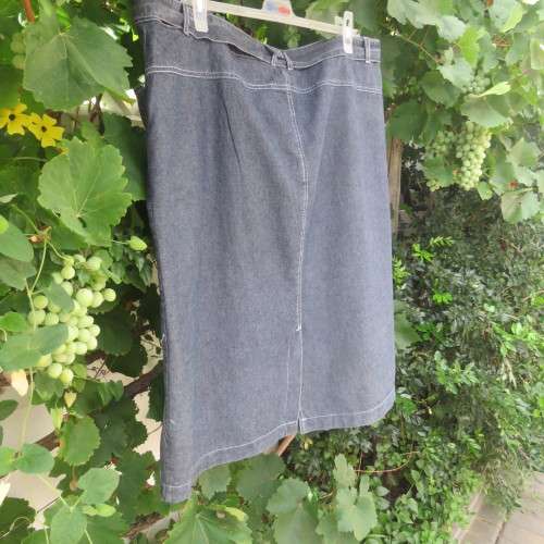 Denim skirt in bluegrey colour and white stitching by DONATELLA in size 44/20.