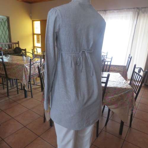 Chic long size 30/6 100% cotton top in empire style. Vertical tiny frills on top by LEGIT. As new.