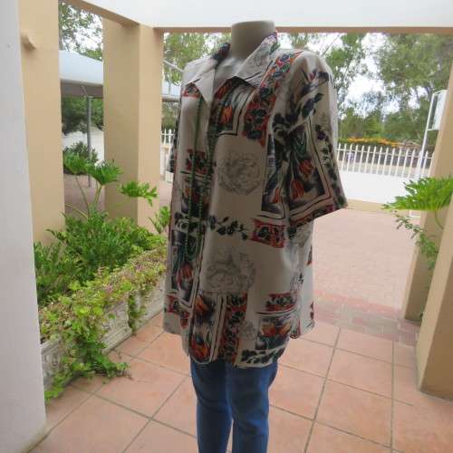 NOTICE ME short sleeve top with button down front. Size 48/24 by SOFT BLOUSE. In 100% polyester.