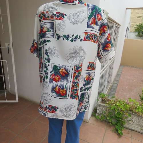 NOTICE ME short sleeve top with button down front. Size 48/24 by SOFT BLOUSE. In 100% polyester.