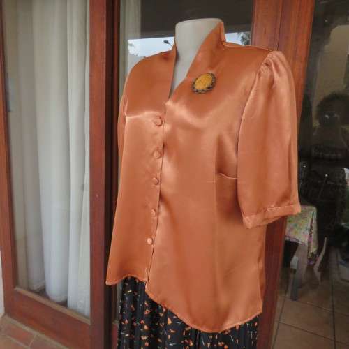 Stunning boutique made silky satin top in light brick. Size 38/14. Short sleeves. Smart wear! As new