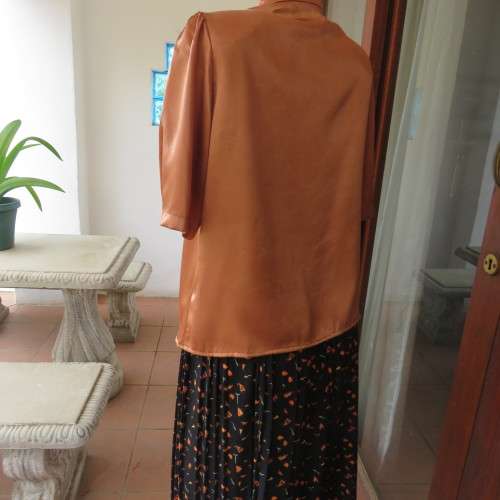 Stunning boutique made silky satin top in light brick. Size 38/14. Short sleeves. Smart wear! As new