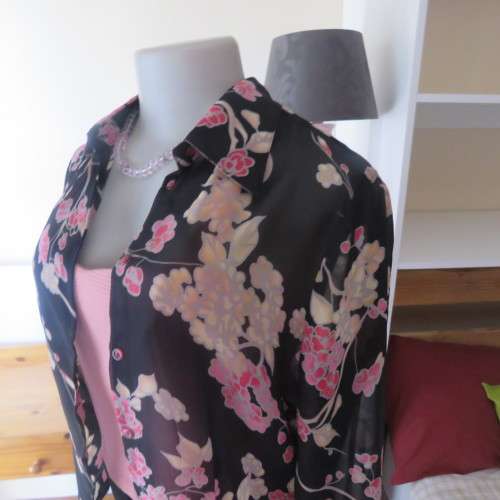 Fabulous black sheer polyester top with pink/cream posies.Size 32/8 by WOOLWORTHS.As new.