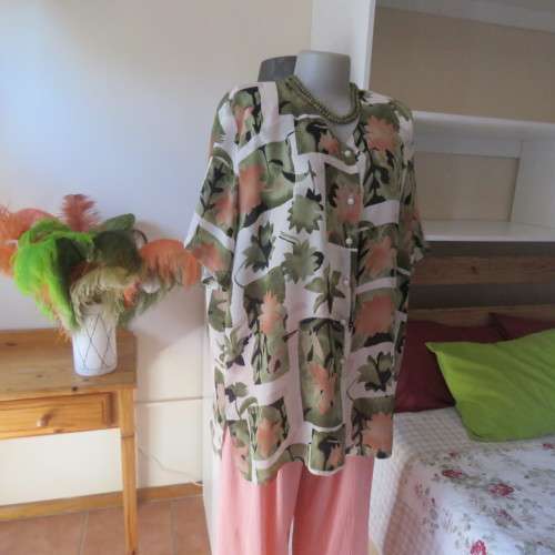 Pattern blocked cream top with green and peach flowers.Collarless with V. Size 42/18 by CHARLOTTE