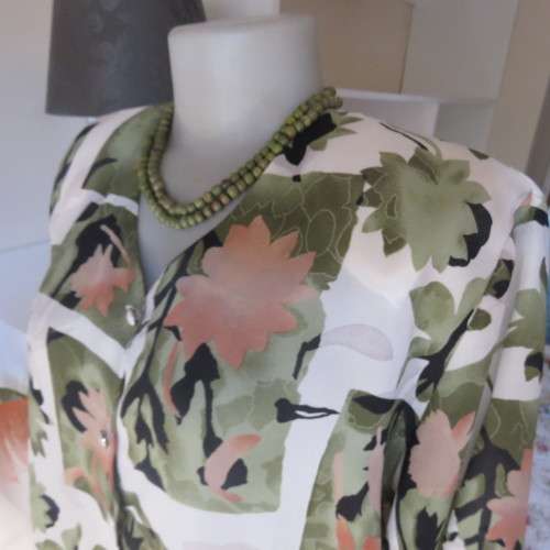 Pattern blocked cream top with green and peach flowers.Collarless with V. Size 42/18 by CHARLOTTE