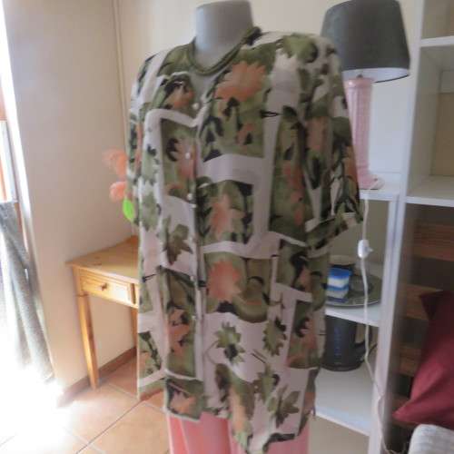 Pattern blocked cream top with green and peach flowers.Collarless with V. Size 42/18 by CHARLOTTE