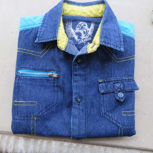 Handsome little short sleeve denim shirt for 5 to 6 yr old boy.Chest 66cm. 2 front pockets.As New