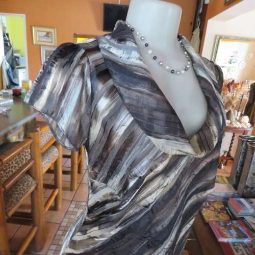 Glamour capped sleeve top with diagonal stripes in black,beige and brown with gold thread.Size 36/12