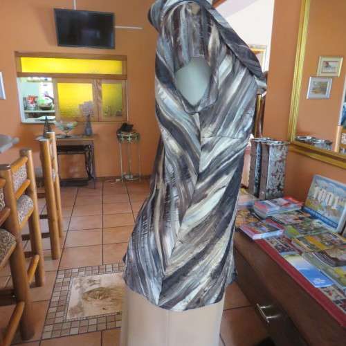 Glamour capped sleeve top with diagonal stripes in black,beige and brown with gold thread.Size 36/12