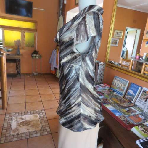 Glamour capped sleeve top with diagonal stripes in black,beige and brown with gold thread.Size 36/12